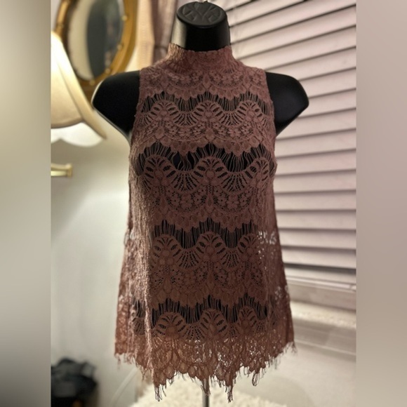 Mock neck lace sleeveless blouse, size S - Picture 2 of 8